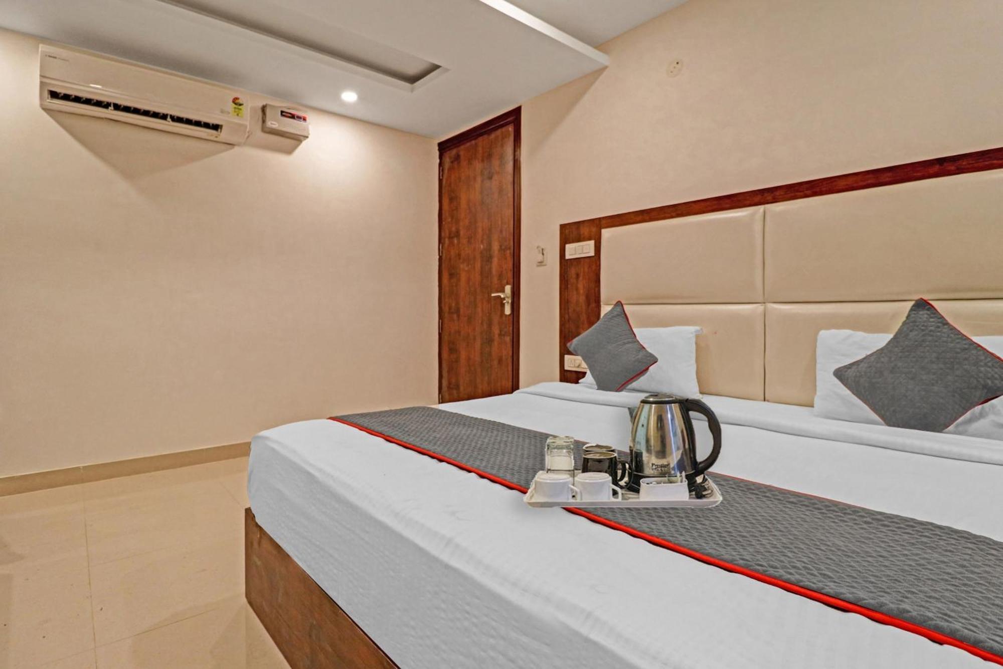 Townhouse Tark Inn New Delhi Exterior photo