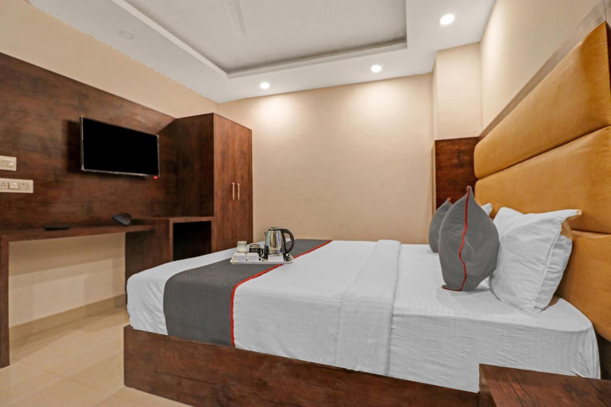 Townhouse Tark Inn New Delhi Exterior photo