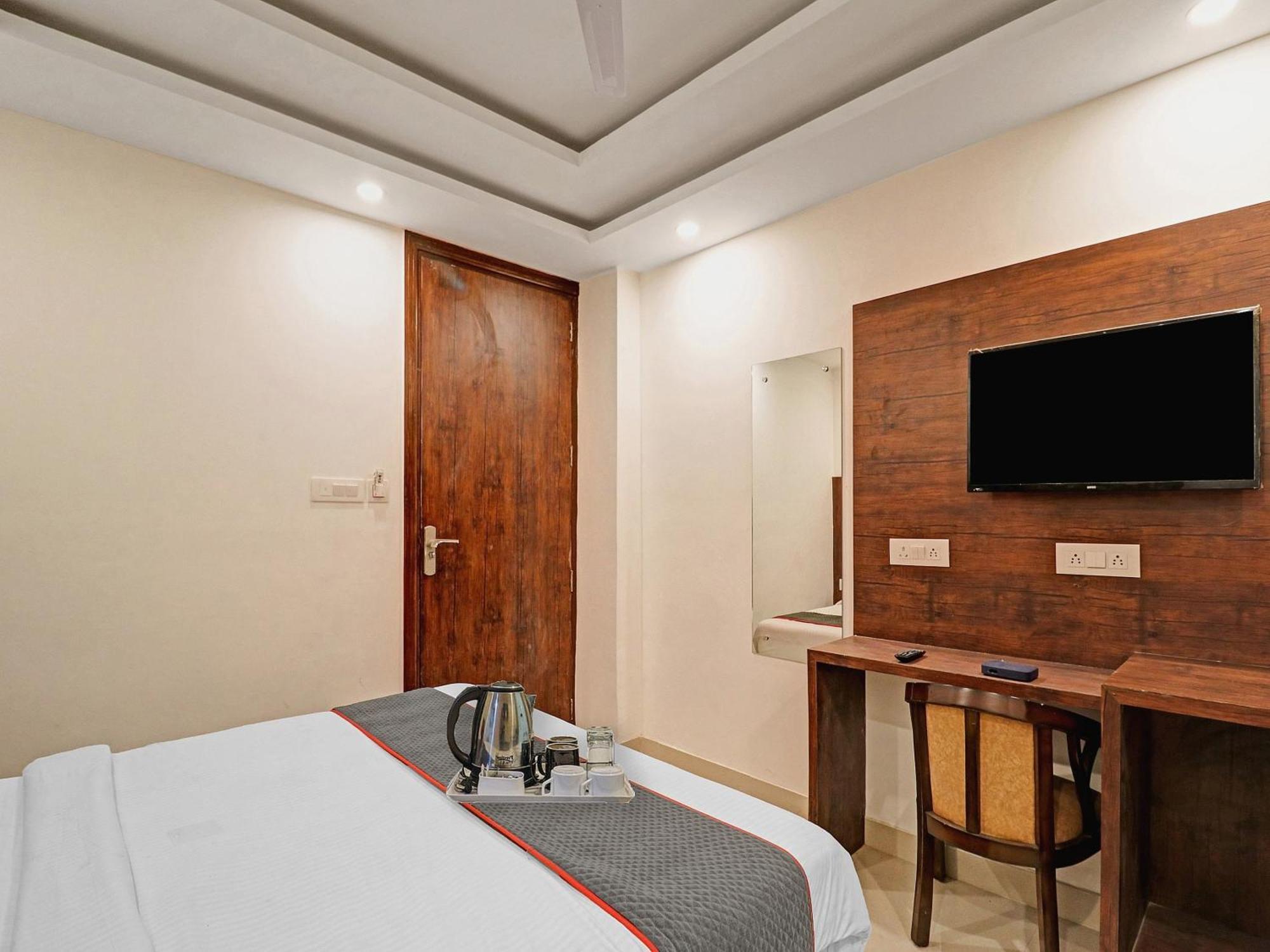 Townhouse Tark Inn New Delhi Exterior photo