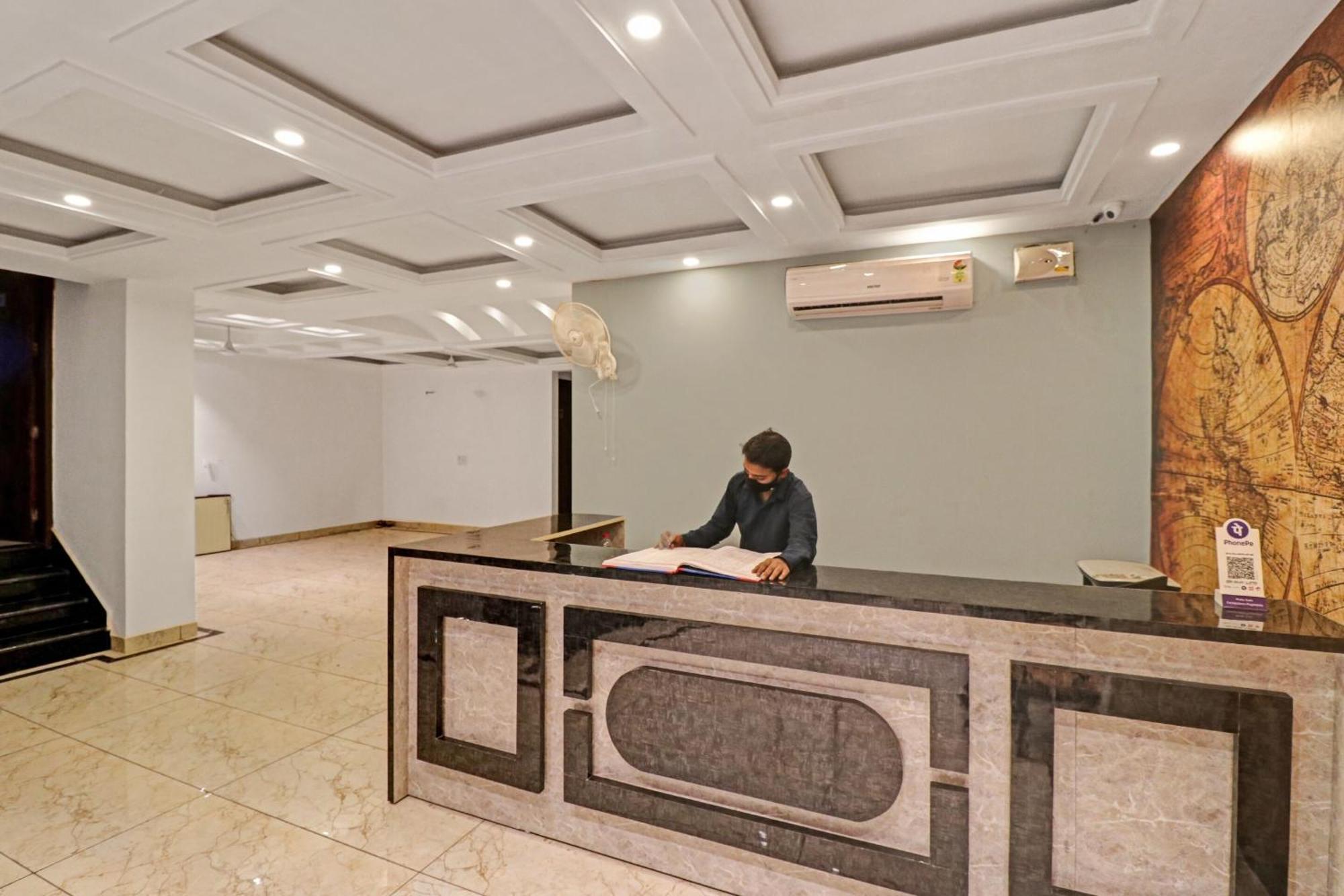 Townhouse Tark Inn New Delhi Exterior photo