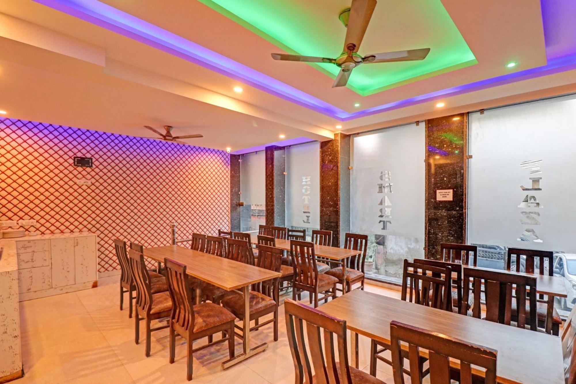 Townhouse Tark Inn New Delhi Exterior photo