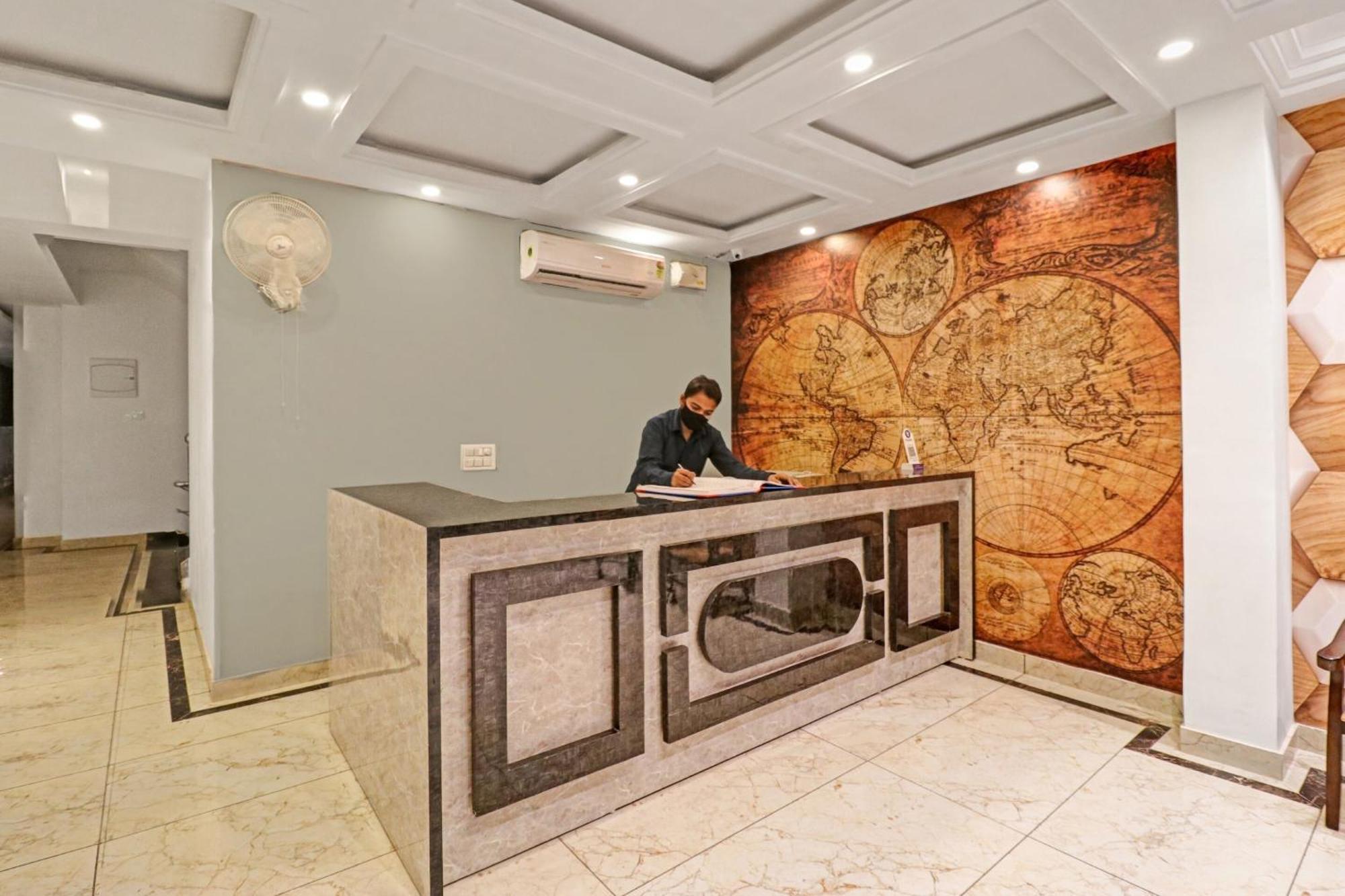 Townhouse Tark Inn New Delhi Exterior photo
