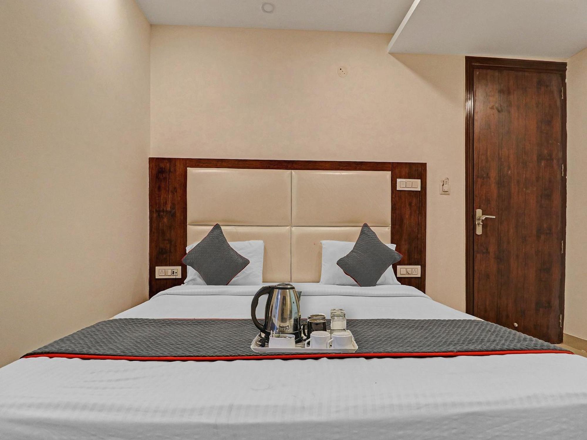 Townhouse Tark Inn New Delhi Exterior photo