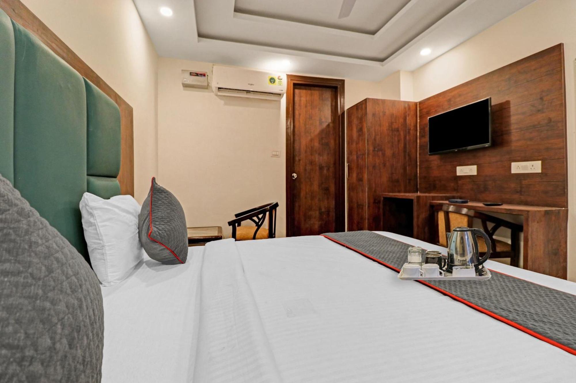 Townhouse Tark Inn New Delhi Exterior photo