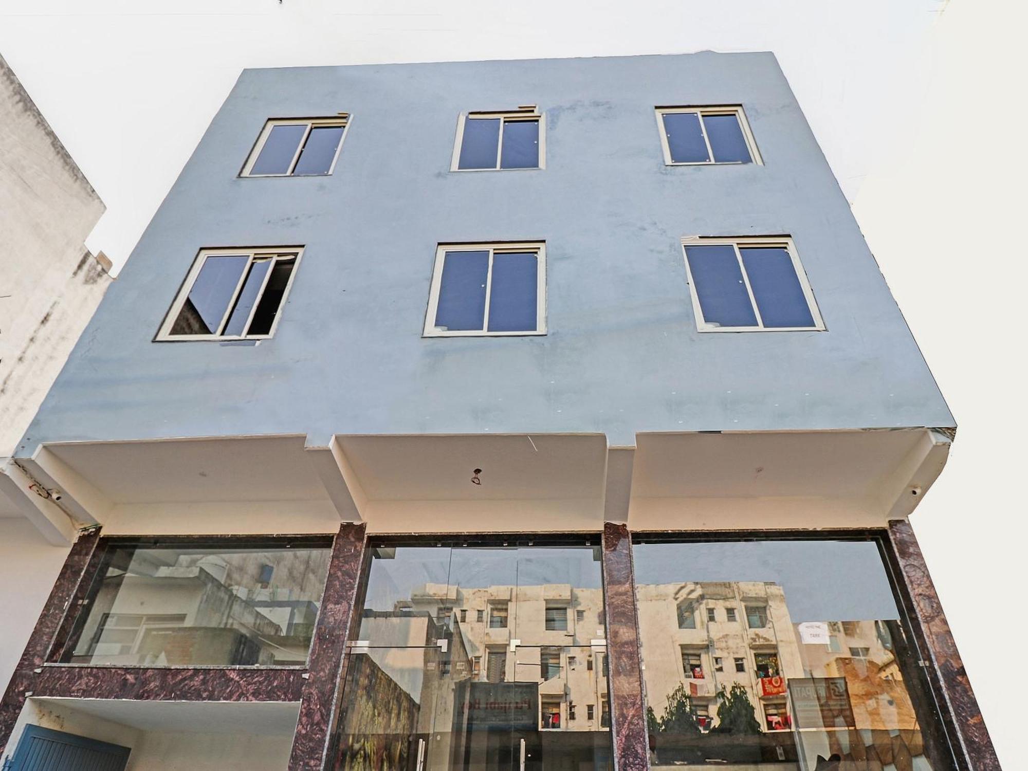 Townhouse Tark Inn New Delhi Exterior photo