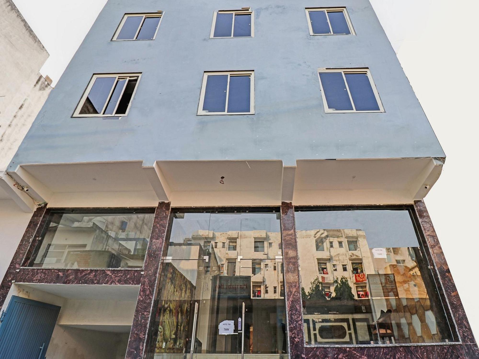 Townhouse Tark Inn New Delhi Exterior photo