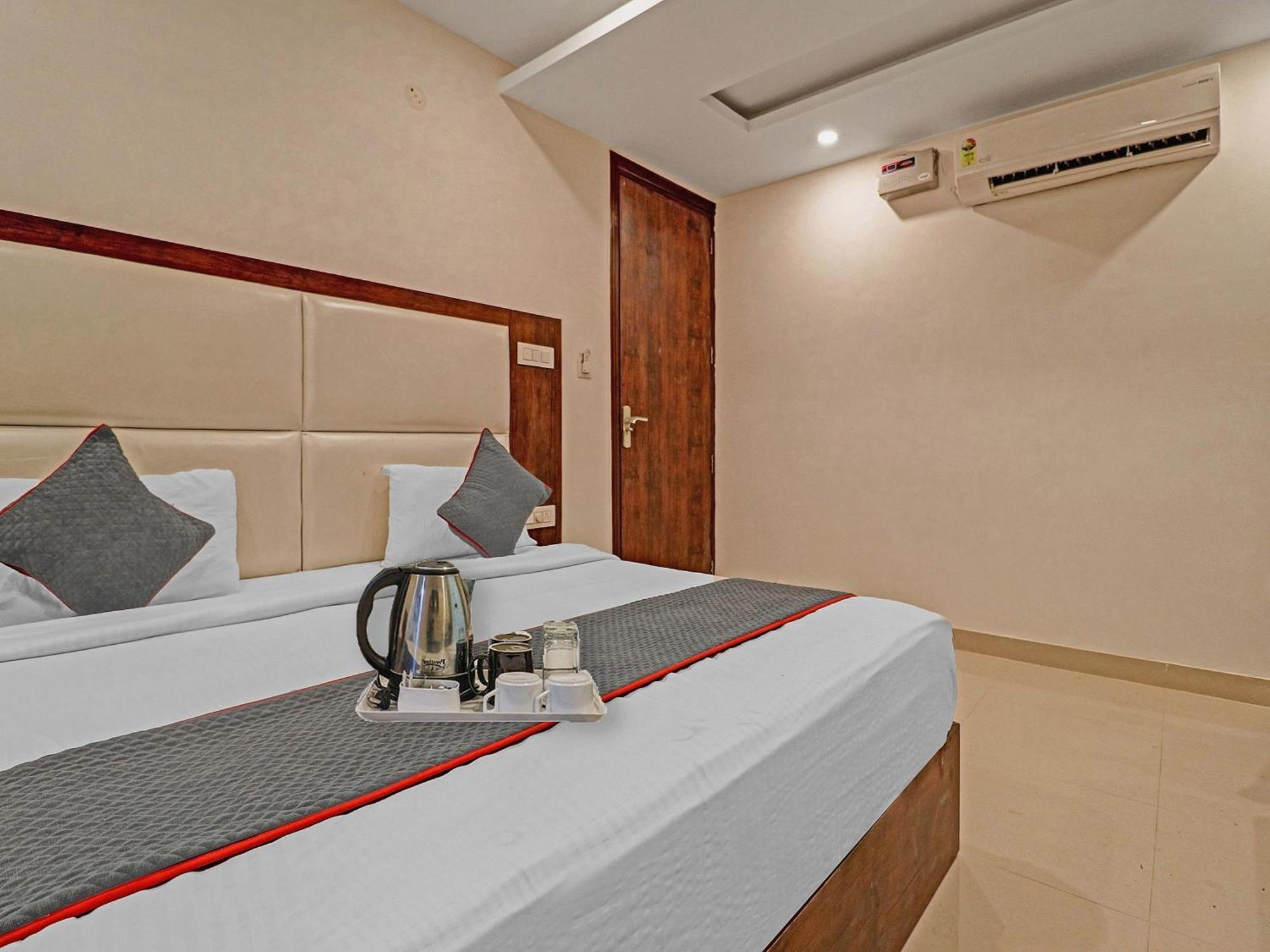 Townhouse Tark Inn New Delhi Exterior photo