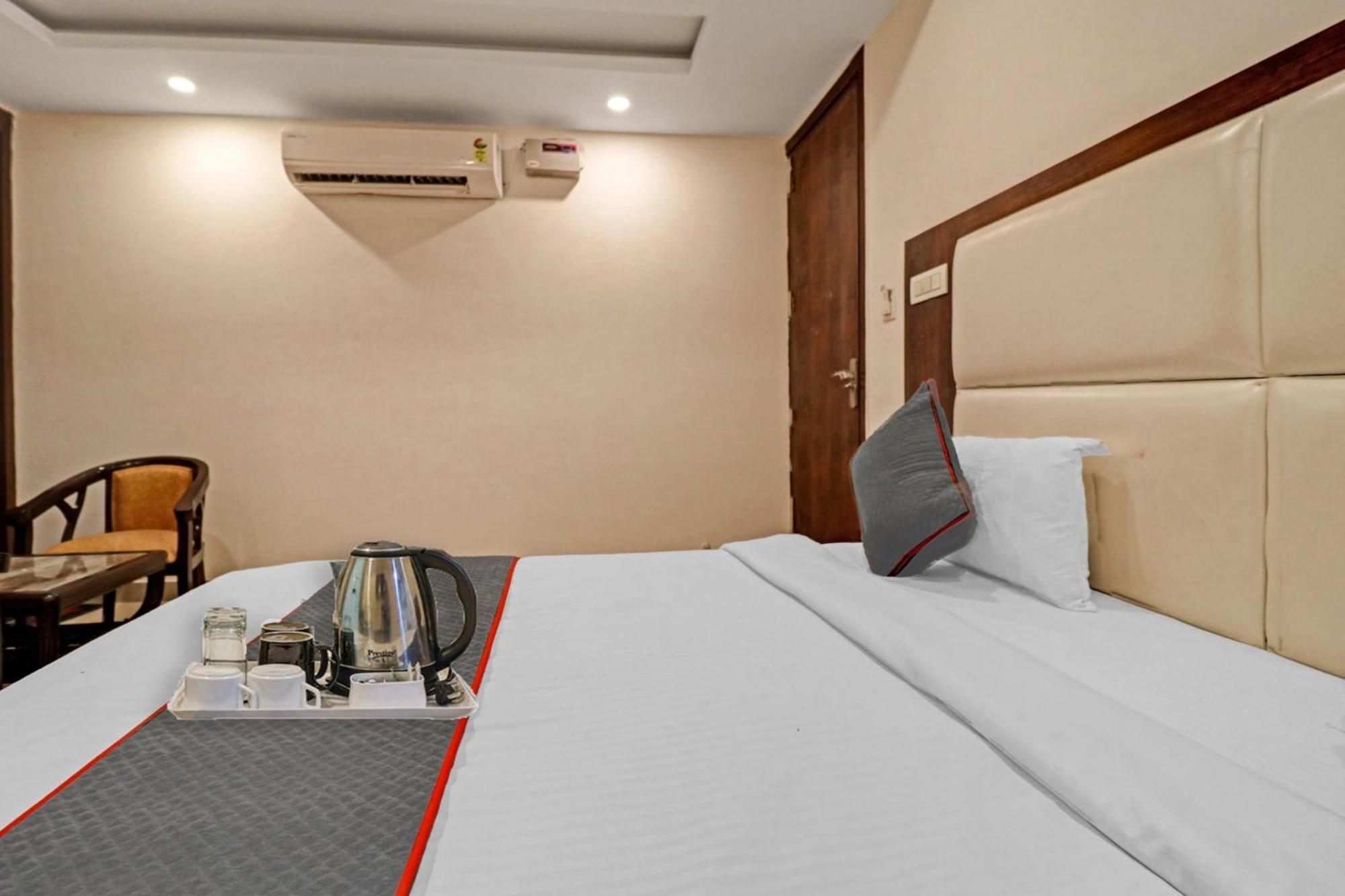 Townhouse Tark Inn New Delhi Exterior photo