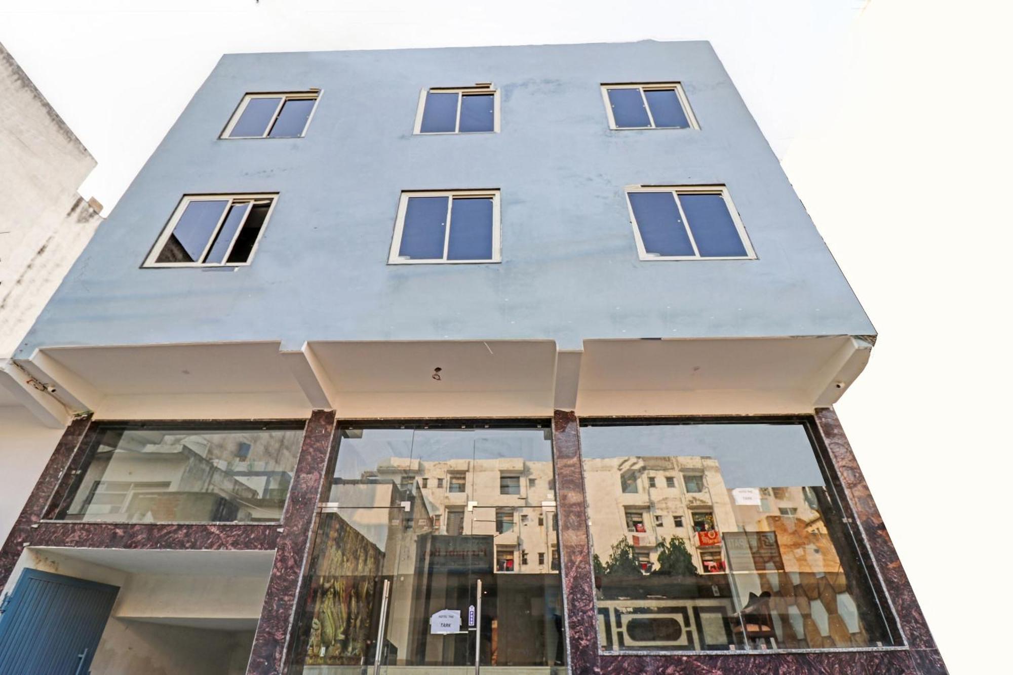 Townhouse Tark Inn New Delhi Exterior photo