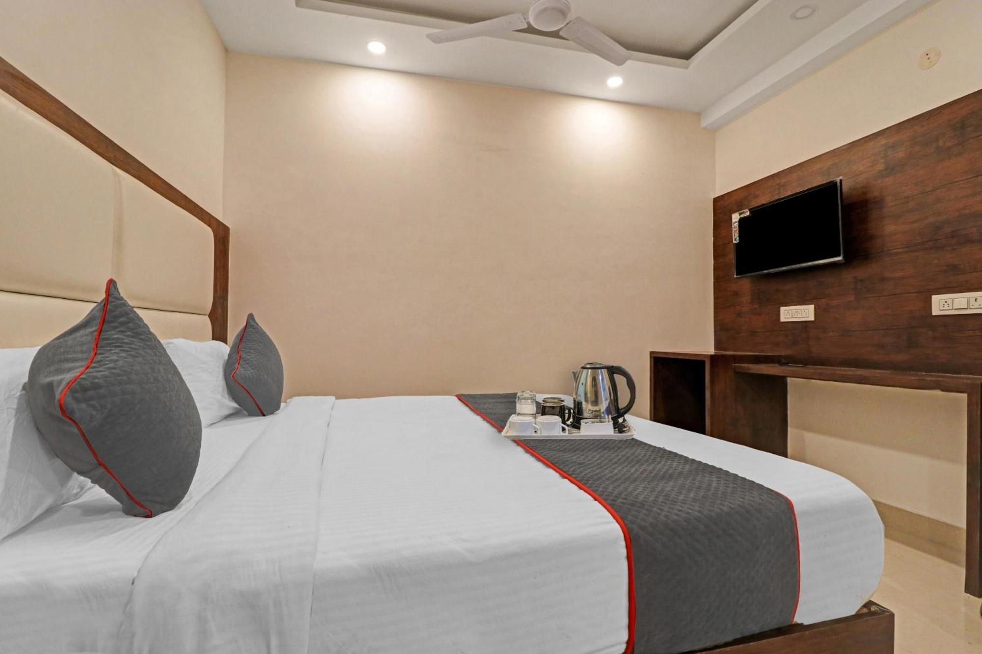 Townhouse Tark Inn New Delhi Exterior photo