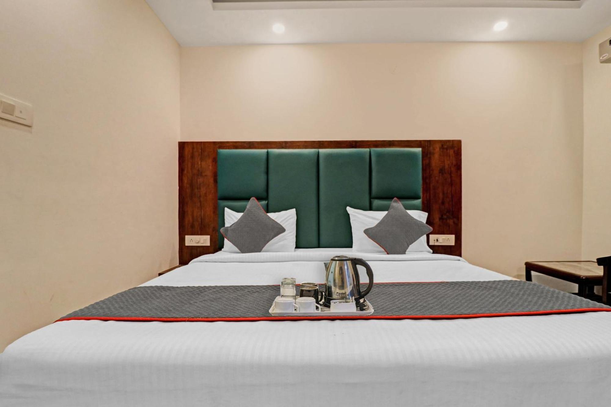 Townhouse Tark Inn New Delhi Exterior photo