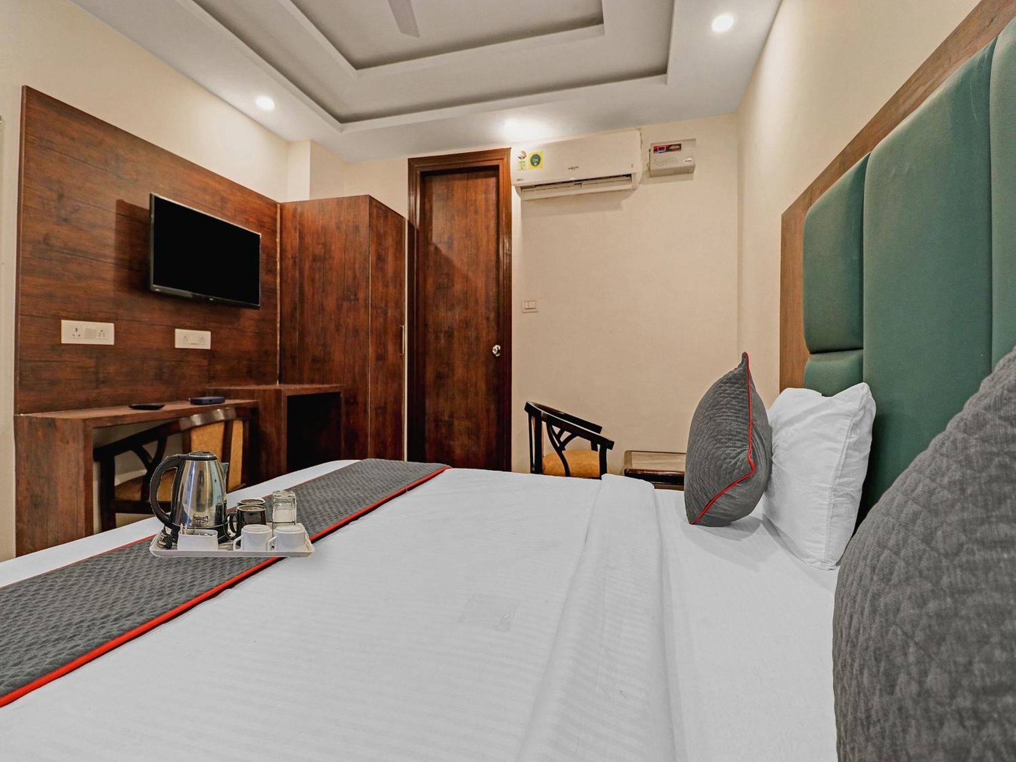 Townhouse Tark Inn New Delhi Exterior photo
